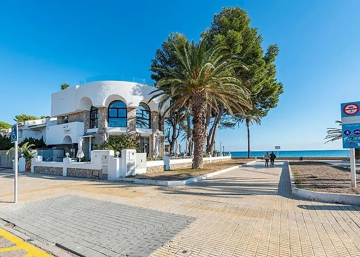 2 Min From The Sea Pool, Comfort And Free Wifi