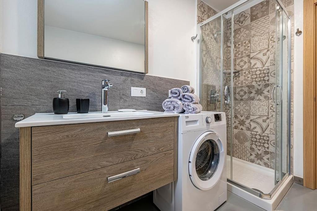 2 Min From The Sea Pool, Comfort And Free Wifi